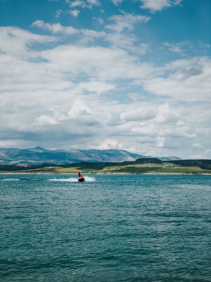 services-04 Experience the thrill of jet skiing on a vast lake with stunning mountain views. Perfect for travel and adventure enthusiasts.